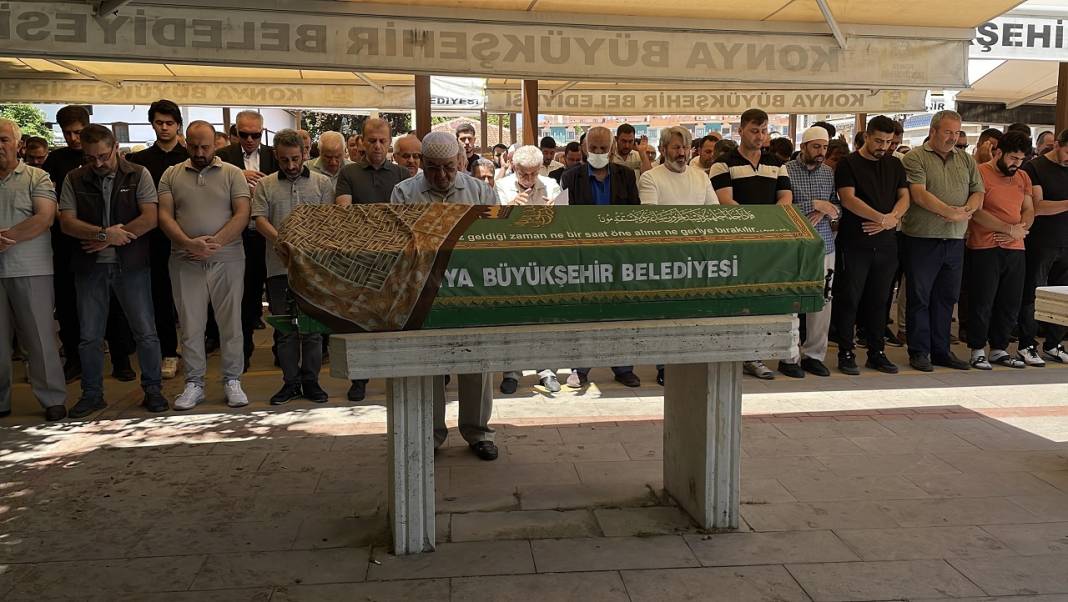 Konya-Isparta yolundaki feci kazada hayatlarını yitirmişlerdi! 2 kişi daha defnedildi 3